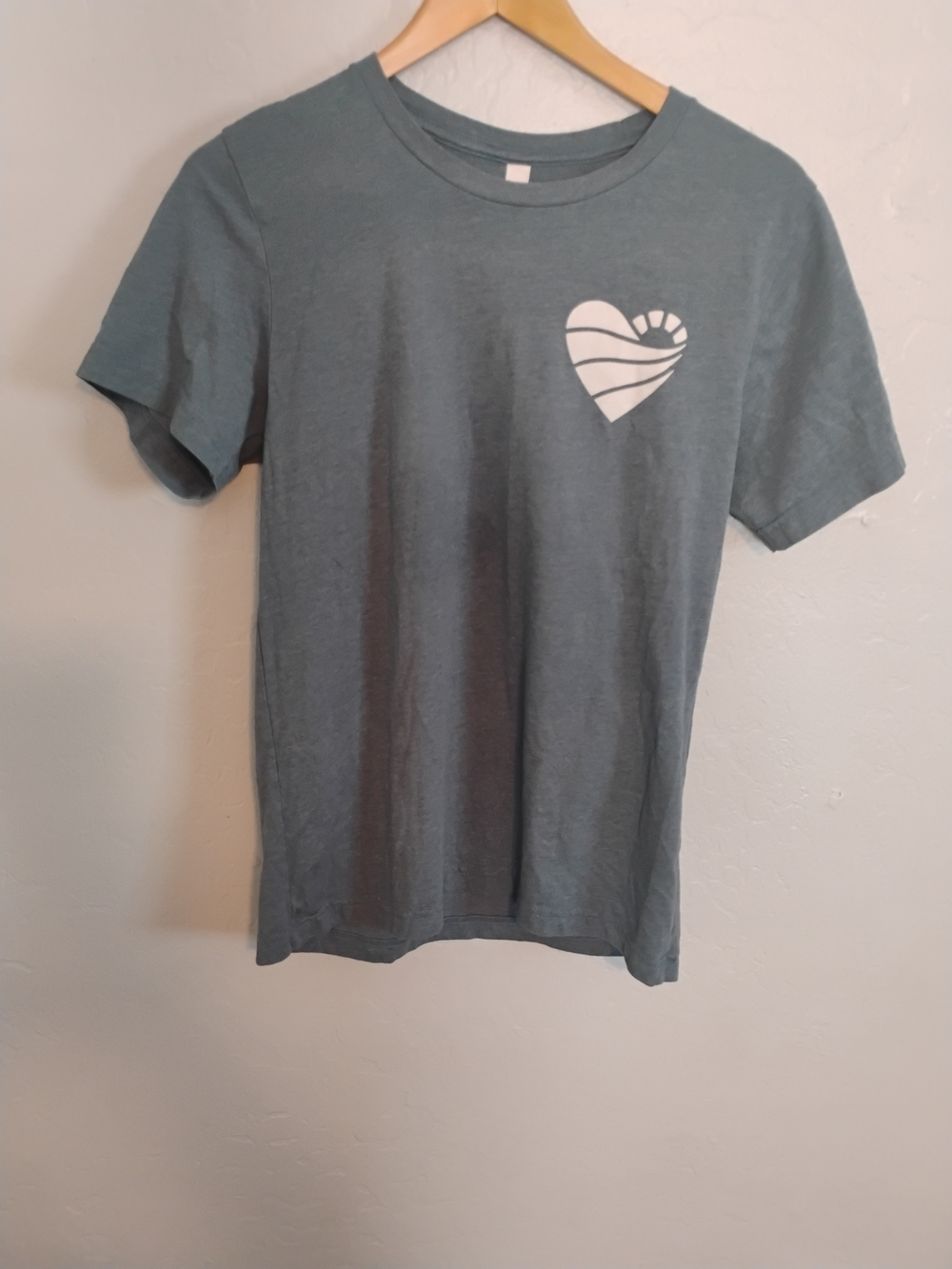 Bella + Canvas Mens Blue Crew Neck Short Sleeve Heart Logo Graphic Tee Size M
